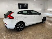 USED 2017 17 VOLVO V40 2.0 T2 R-DESIGN NAV PLUS 5d 120 BHP WITH THE ADDITION OF PARKING SENSORS. THIS HAS A GREAT SERVICE RECORD JUST BEEN SERVICED