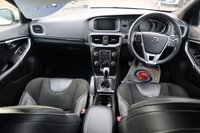 USED 2017 17 VOLVO V40 2.0 T2 R-DESIGN NAV PLUS 5d 120 BHP WITH THE ADDITION OF PARKING SENSORS. THIS HAS A GREAT SERVICE RECORD JUST BEEN SERVICED