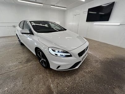 2017 17 Volvo V40 2.0 T2 R-DESIGN NAV PLUS 5d 120 BHP