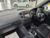 USED 2013 13 VOLKSWAGEN TIGUAN 2.0 R LINE TDI BLUEMOTION TECH 4MOTION DSG 5d 139 BHP Bluetooth,Parking Sensors,DAB