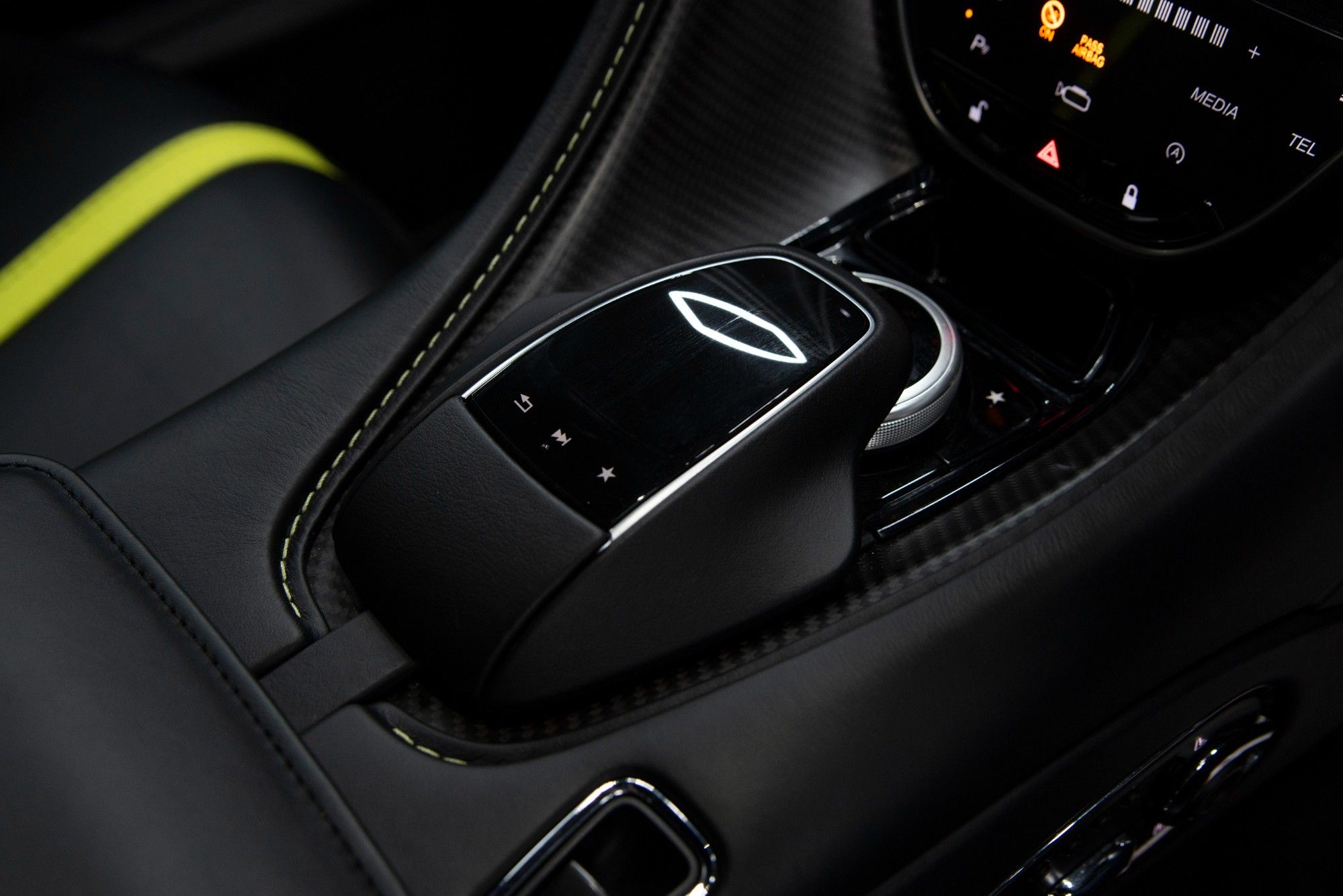 USED 2018 68 ASTON MARTIN DB11 5.2 AMR V12 2d 631 BHP 