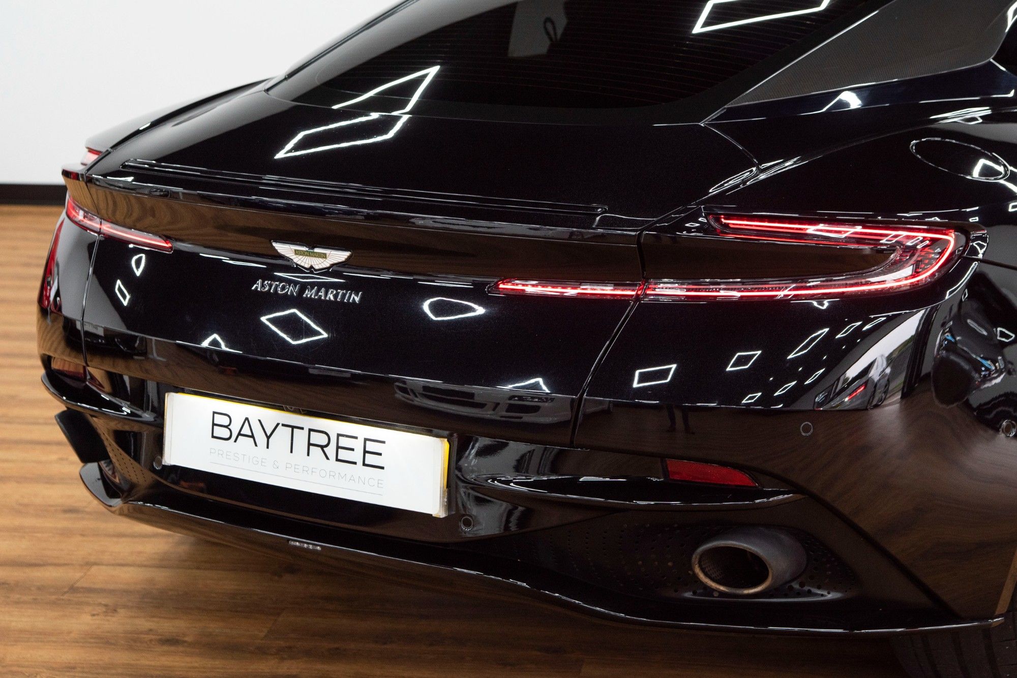 USED 2018 68 ASTON MARTIN DB11 5.2 AMR V12 2d 631 BHP 
