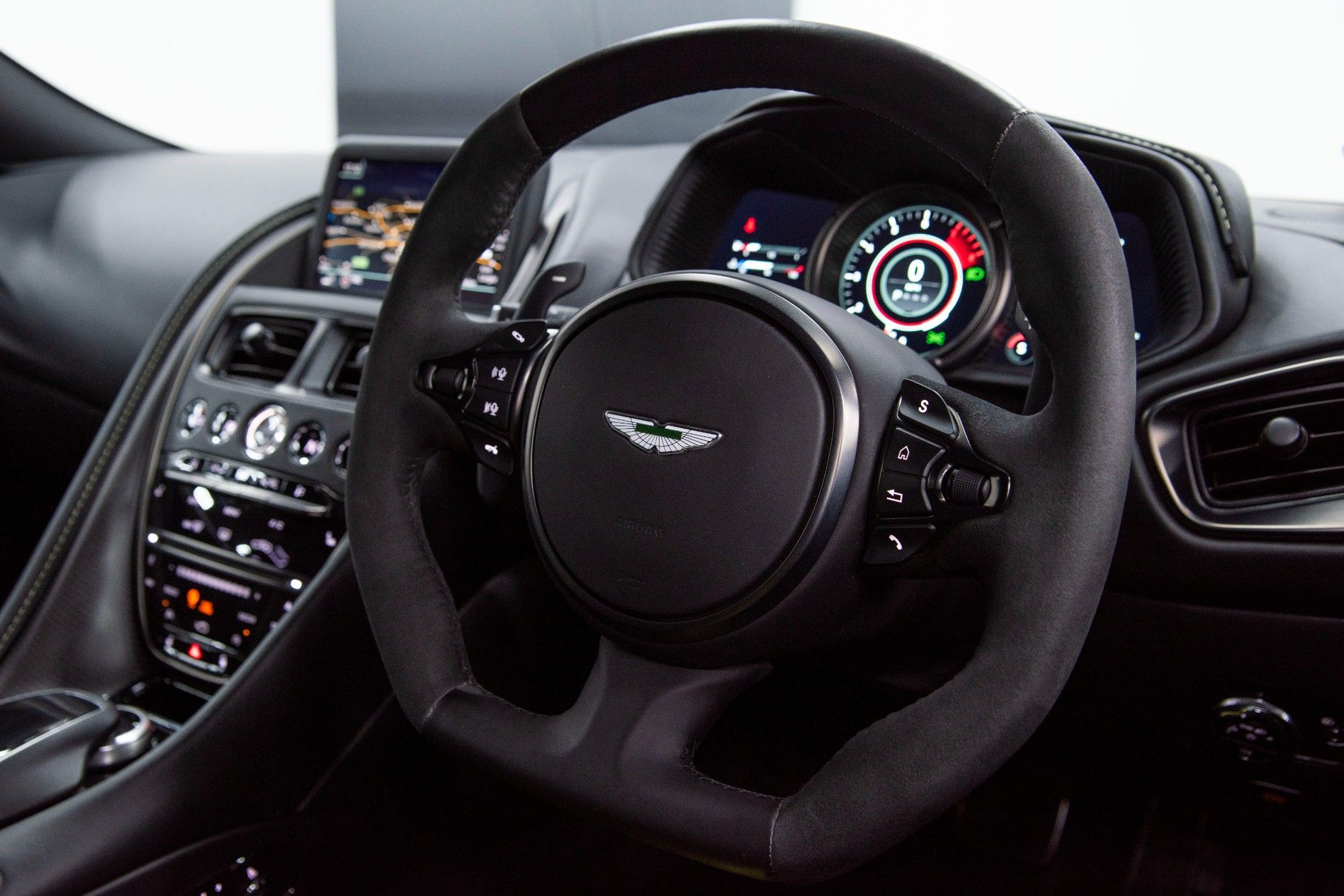 USED 2018 68 ASTON MARTIN DB11 5.2 AMR V12 2d 631 BHP 