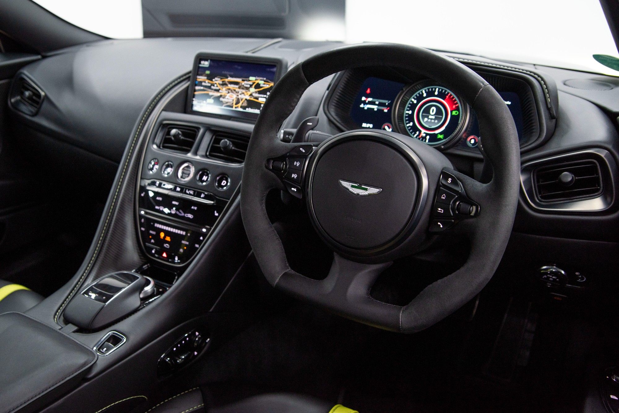 USED 2018 68 ASTON MARTIN DB11 5.2 AMR V12 2d 631 BHP 