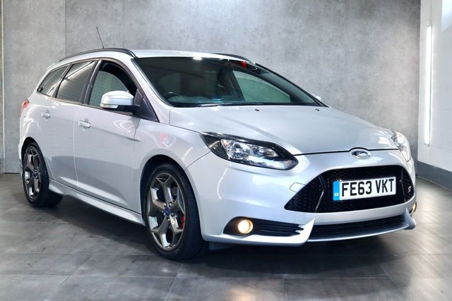 2013 63 Ford Focus Estate 2.0 ST-2 5d 247 BHP