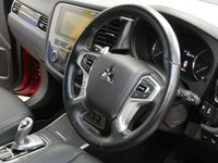 USED 2019 69 MITSUBISHI OUTLANDER 2.4 PHEV 4H 5d 207 BHP 4WD APP SAT NAV LEATHER CAMERA 1 OWNER EXCELLENT SERVICE HISTORY MITSUBISHI WARRANTY TILL DEC 2024 LONDON PCO COMPLIANT