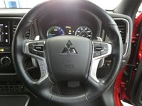 USED 2019 69 MITSUBISHI OUTLANDER 2.4 PHEV 4H 5d 207 BHP 4WD APP SAT NAV LEATHER CAMERA 1 OWNER EXCELLENT SERVICE HISTORY MITSUBISHI WARRANTY TILL DEC 2024 LONDON PCO COMPLIANT