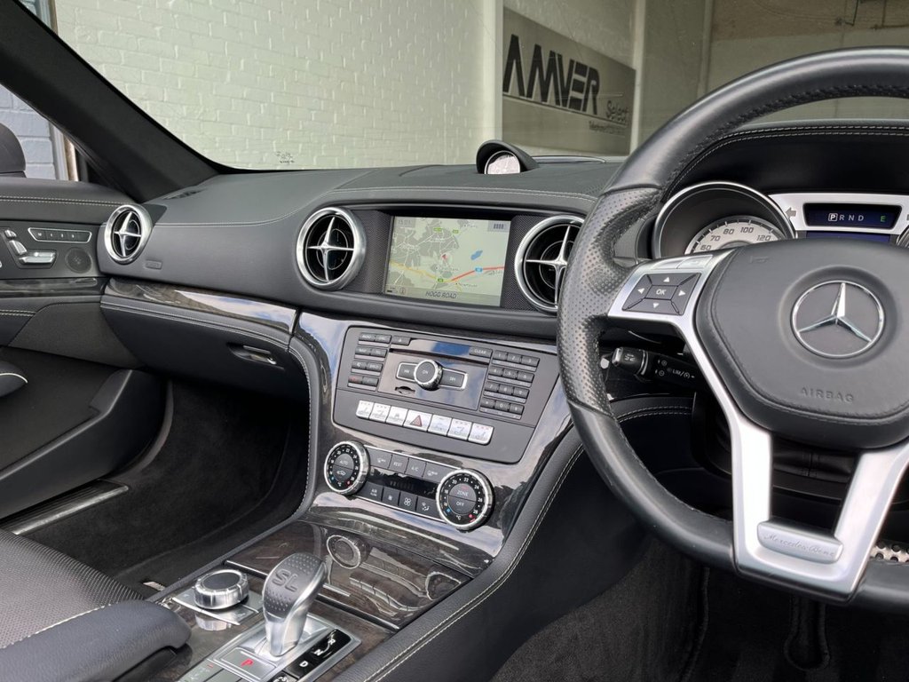 USED 2015 15 MERCEDES-BENZ SL 3.0 SL400 AMG SPORT 2d 329 BHP 