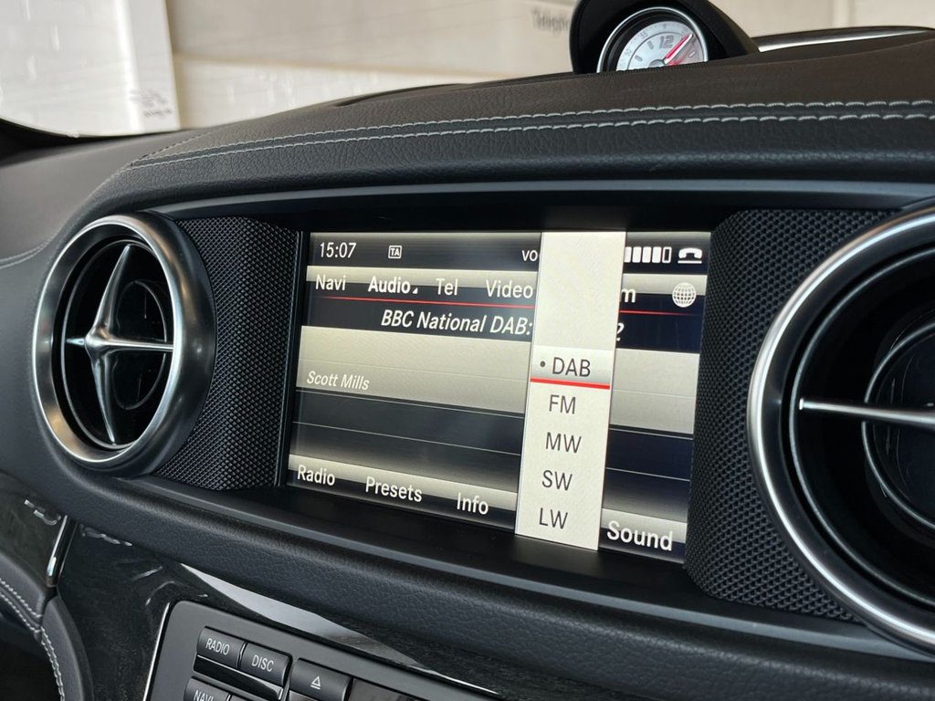 USED 2015 15 MERCEDES-BENZ SL 3.0 SL400 AMG SPORT 2d 329 BHP 