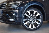 USED 2018 68 VOLKSWAGEN TIGUAN 2.0 R-LINE TDI 4MOTION DSG 5d 148 BHP Pan Roof, Discover Nav, Apps