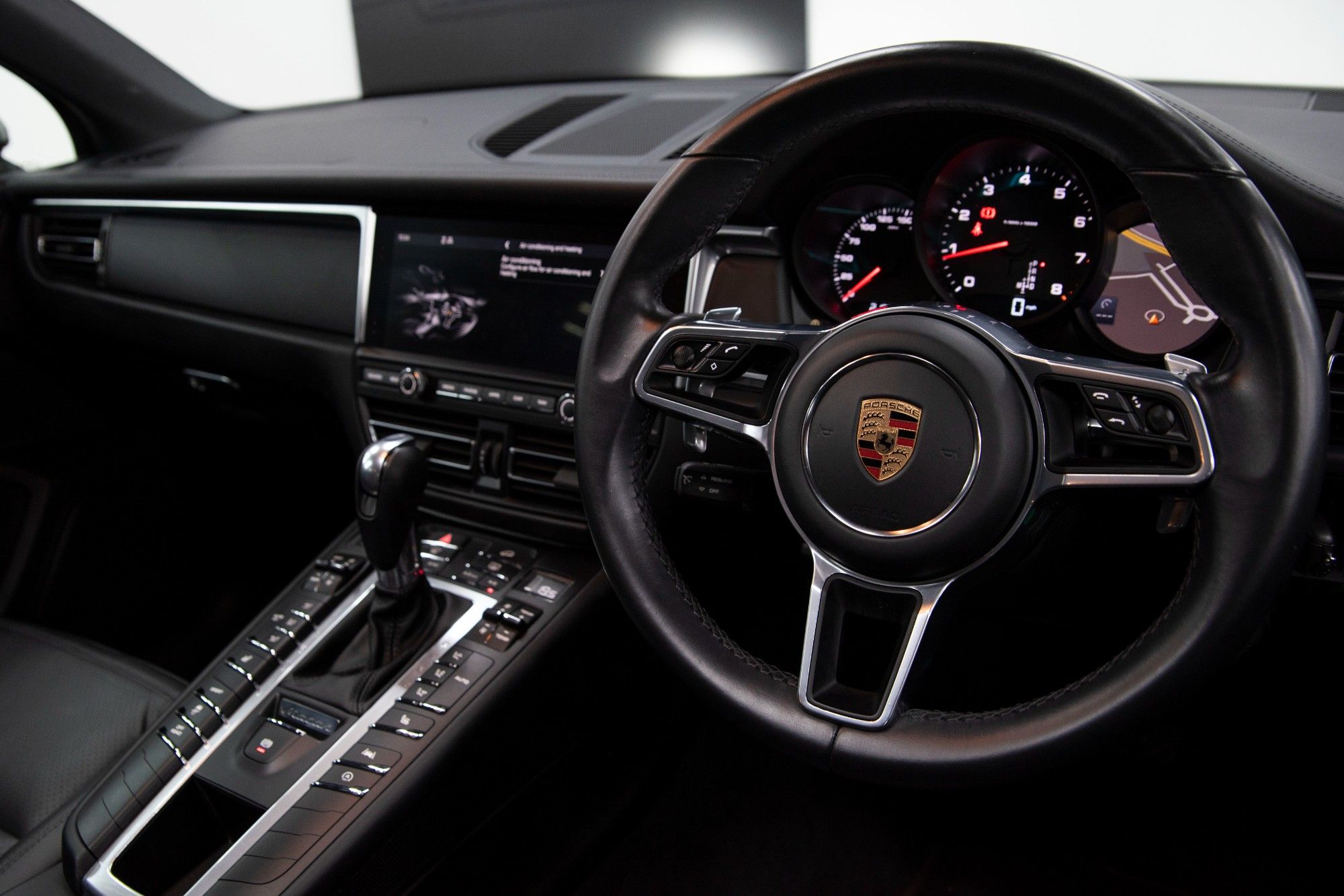 USED 2019 69 PORSCHE MACAN 2.0 PDK 5d 242 BHP 