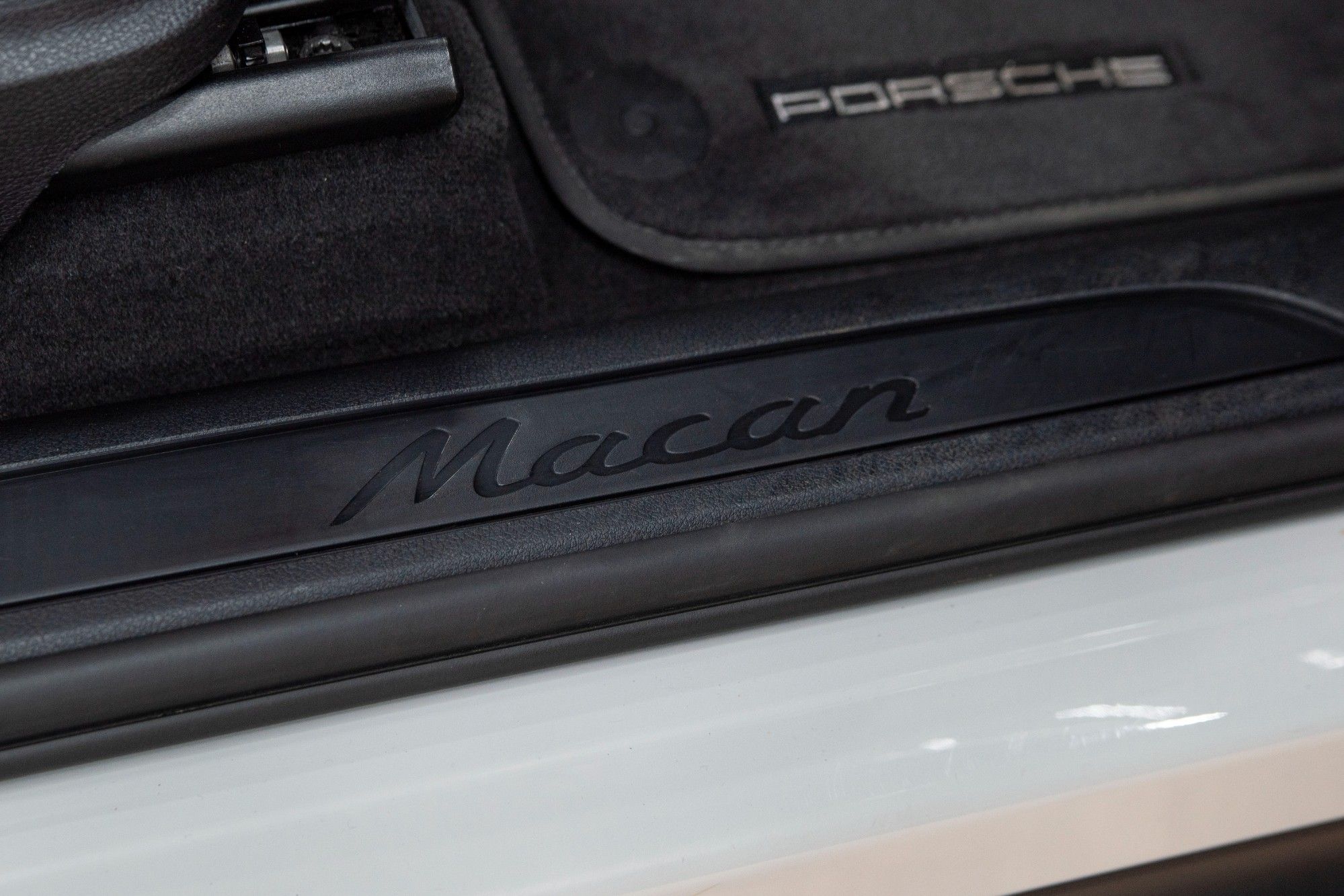 USED 2019 69 PORSCHE MACAN 2.0 PDK 5d 242 BHP 
