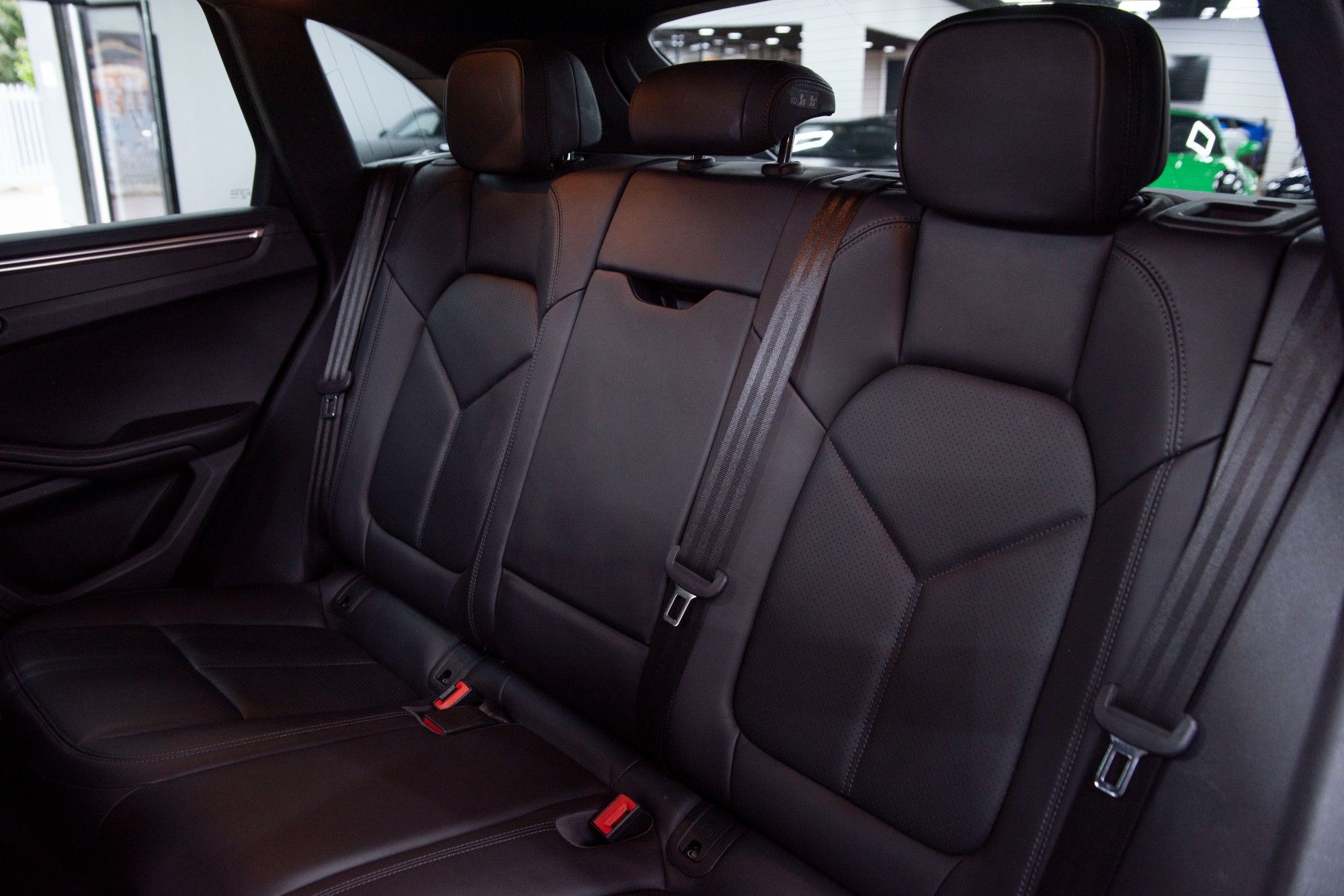 USED 2019 69 PORSCHE MACAN 2.0 PDK 5d 242 BHP 