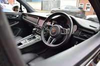 USED 2018 68 PORSCHE MACAN 2.0 PDK 5d AUTO 242 BHP PAN ROOF / PASM / BOSE / PDLS+
