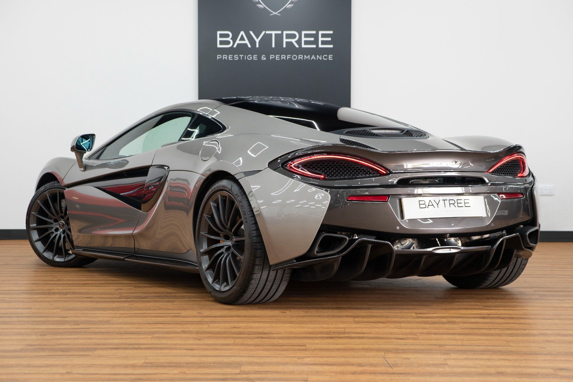 USED 2017 V MCLAREN 570GT 3.8 V8 SSG 2d 562 BHP 