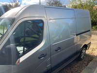 USED 2019 69 RENAULT MASTER 2.3 MM35 BUSINESS PLUS DCI 135 BHP 2019/69 LOW MILEAGE RENAULT MASTER MM35 BUSINESS EDITION + MEDIUM ROOF PANEL VAN - SILVER METALLIC - 1 OWNER FROM BRAND NEW - FULL SERVICE HISTORY - HPI CLEAR - BOTH ORIGINAL KEYS - DOUBLE REAR DOORS / SIDE SLIDING DOOR - PLUS VAT