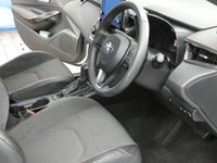 USED 2019 69 TOYOTA COROLLA 1.8 VVT-I EXCEL 5d 121 BHP SAT NAV REAR CAMERA PART LEATHER HEATED SEATS 1 OWNER TOYOTA WARRANTY TILL OCT 2029