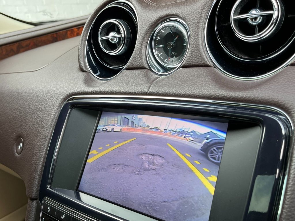 USED 2013 63 JAGUAR XJ 3.0 D V6 LUXURY 4d 275 BHP 