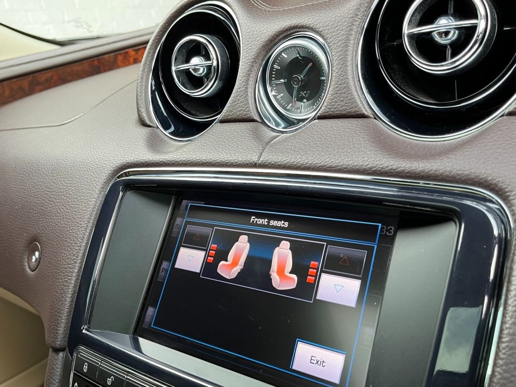 USED 2013 63 JAGUAR XJ 3.0 D V6 LUXURY 4d 275 BHP 
