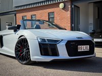 USED 2017 R AUDI R8 5.2L SPYDER V10 QUATTRO 2d 533 BHP / SUZUKA GREY 