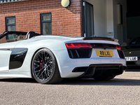 USED 2017 R AUDI R8 5.2L SPYDER V10 QUATTRO 2d 533 BHP / SUZUKA GREY 