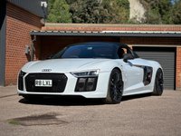 USED 2017 R AUDI R8 5.2L SPYDER V10 QUATTRO 2d 533 BHP / SUZUKA GREY 