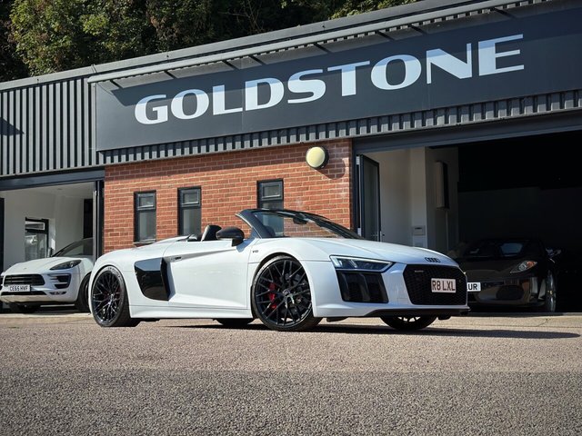 2017 R Audi R8 5.2L SPYDER V10 QUATTRO 2d 533 BHP / SUZUKA GREY