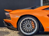 USED 2019 69 LAMBORGHINI AVENTADOR S 6.5 V12 LP 740-4 S Roadster ISR 4WD Euro 6 2dr MEGA SPEC + STYLE PACKAGE + CARBON INTERIOR PACKAGE + LIFT SYSTEM + ELECTRIC & HEATED SEATS + CARPLAY + TRANSPARENT ENGINE BONNET + FULL LAMBORGHINI SERVICE HISTORY