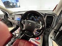 USED 2017 17 MITSUBISHI OUTLANDER 2.0 PHEV 5HS 5d 200 BHP FANTASTIC SPECIFICATION GREAT VALUE LOW MILES