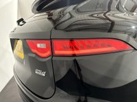 USED 2017 17 JAGUAR F-PACE 2.0 R-SPORT AWD 5d 238 BHP 