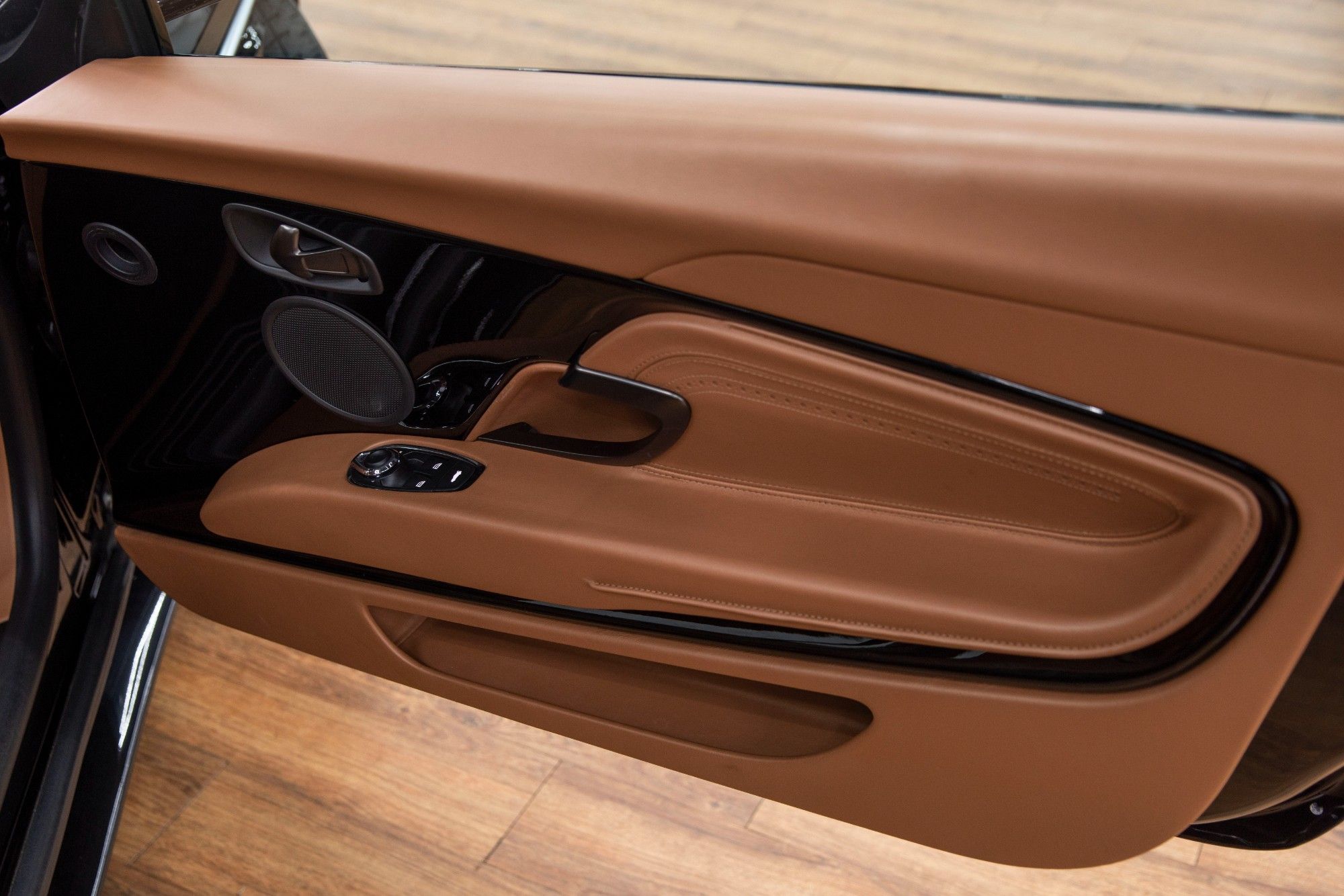 USED 2019 68 ASTON MARTIN DB11 4.0 V8 