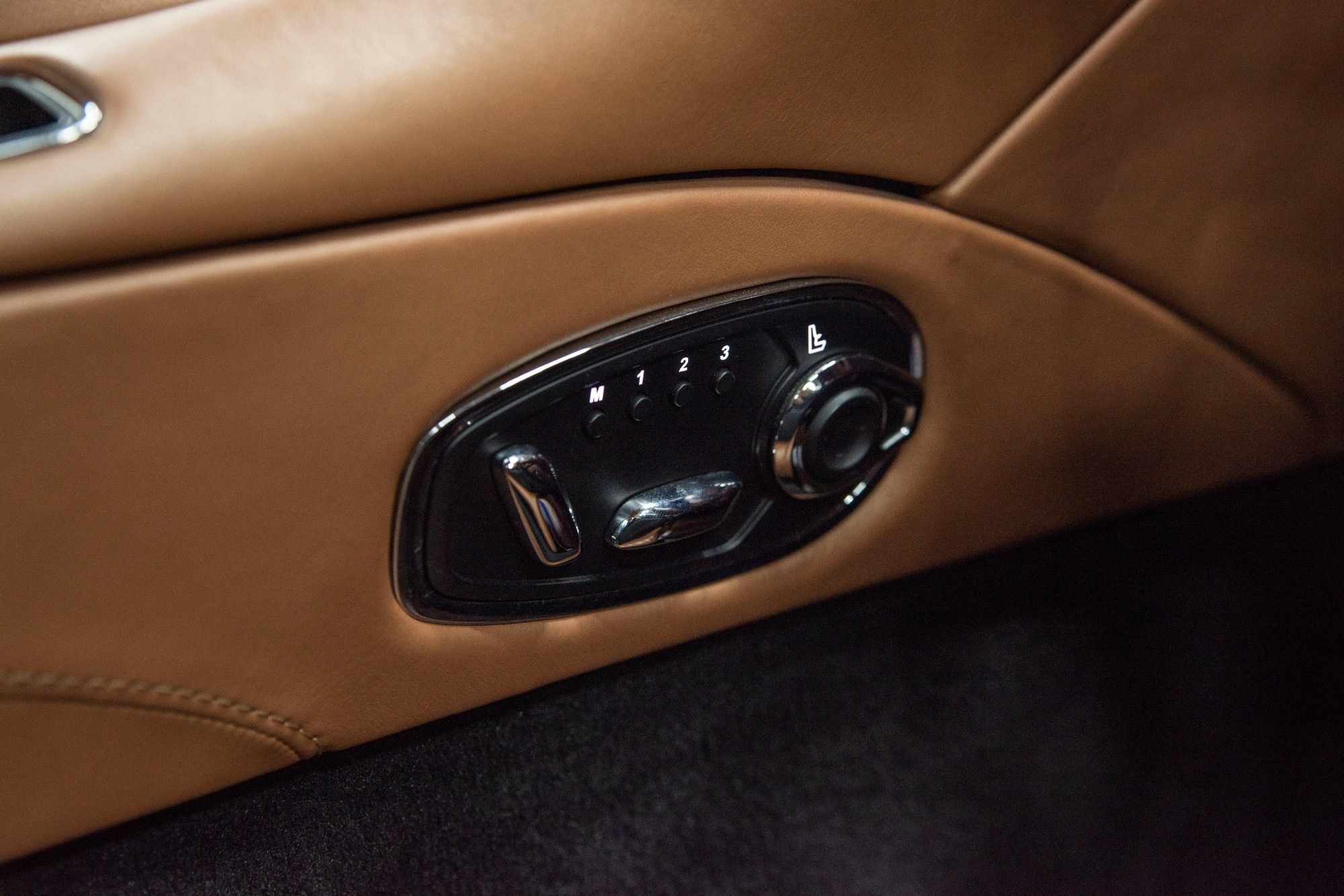 USED 2019 68 ASTON MARTIN DB11 4.0 V8 