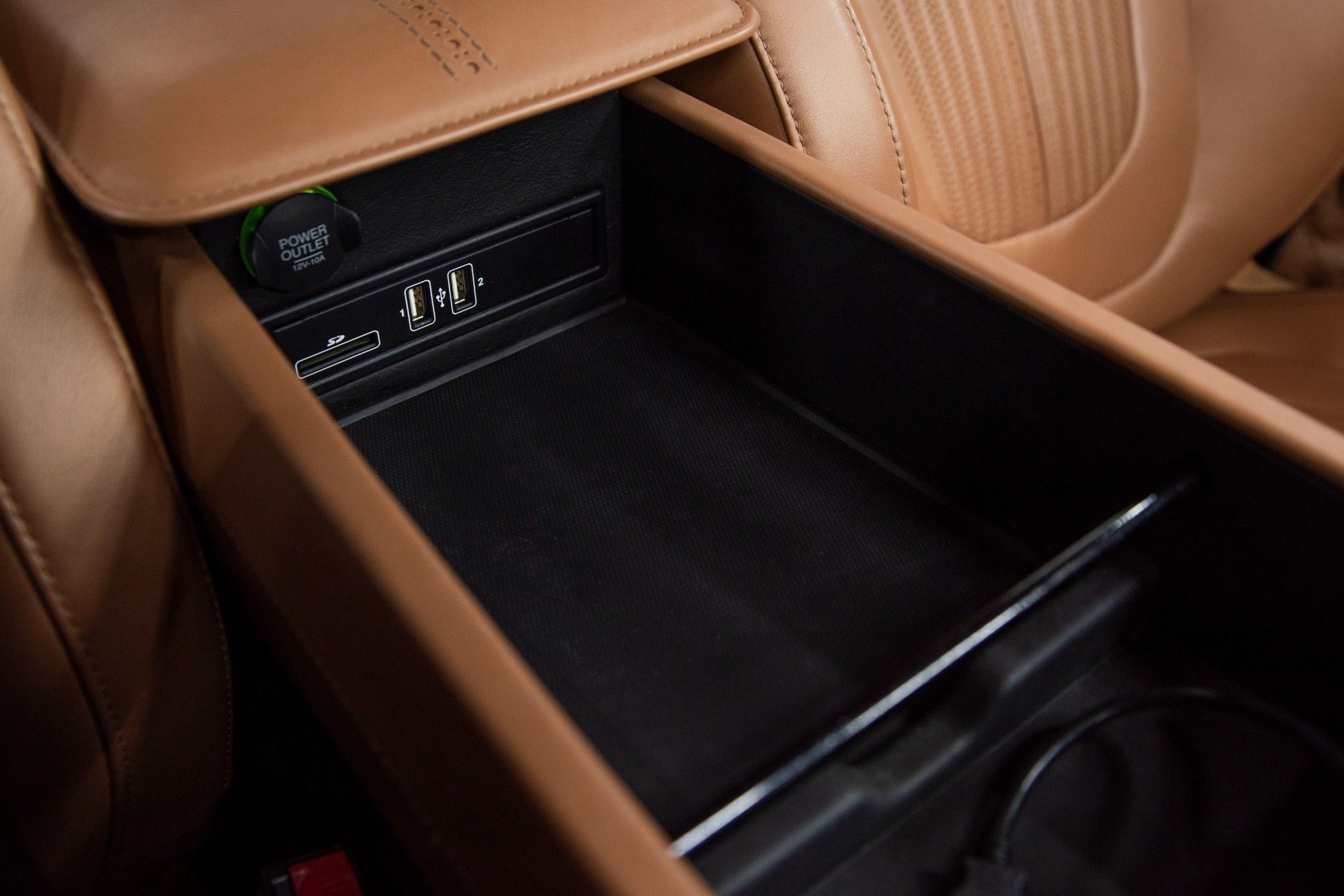 USED 2019 68 ASTON MARTIN DB11 4.0 V8 
