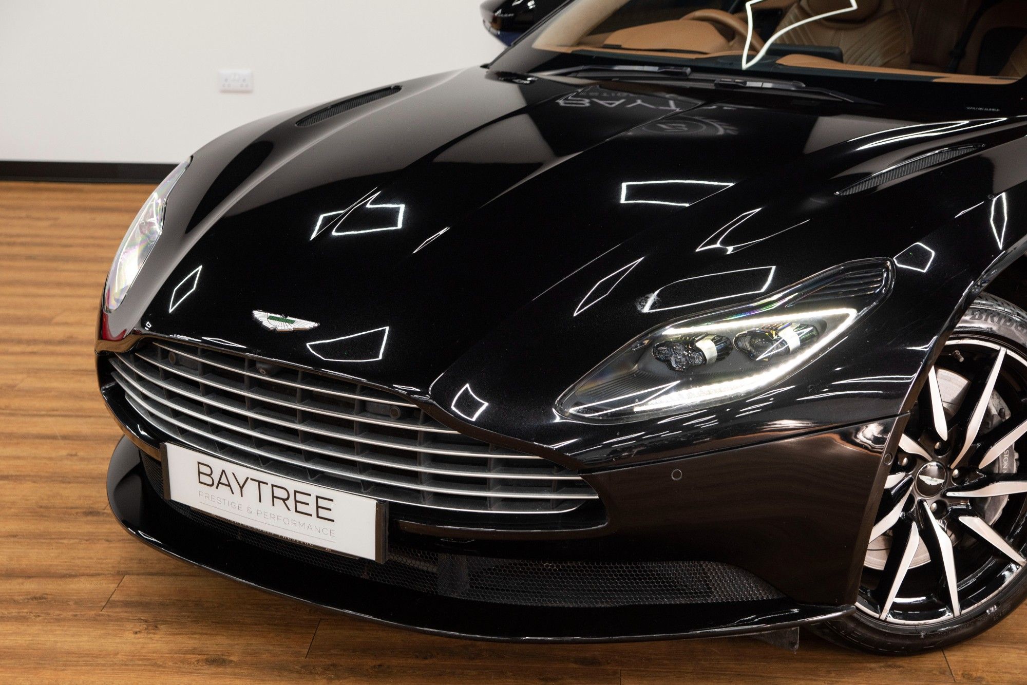 USED 2019 68 ASTON MARTIN DB11 4.0 V8 