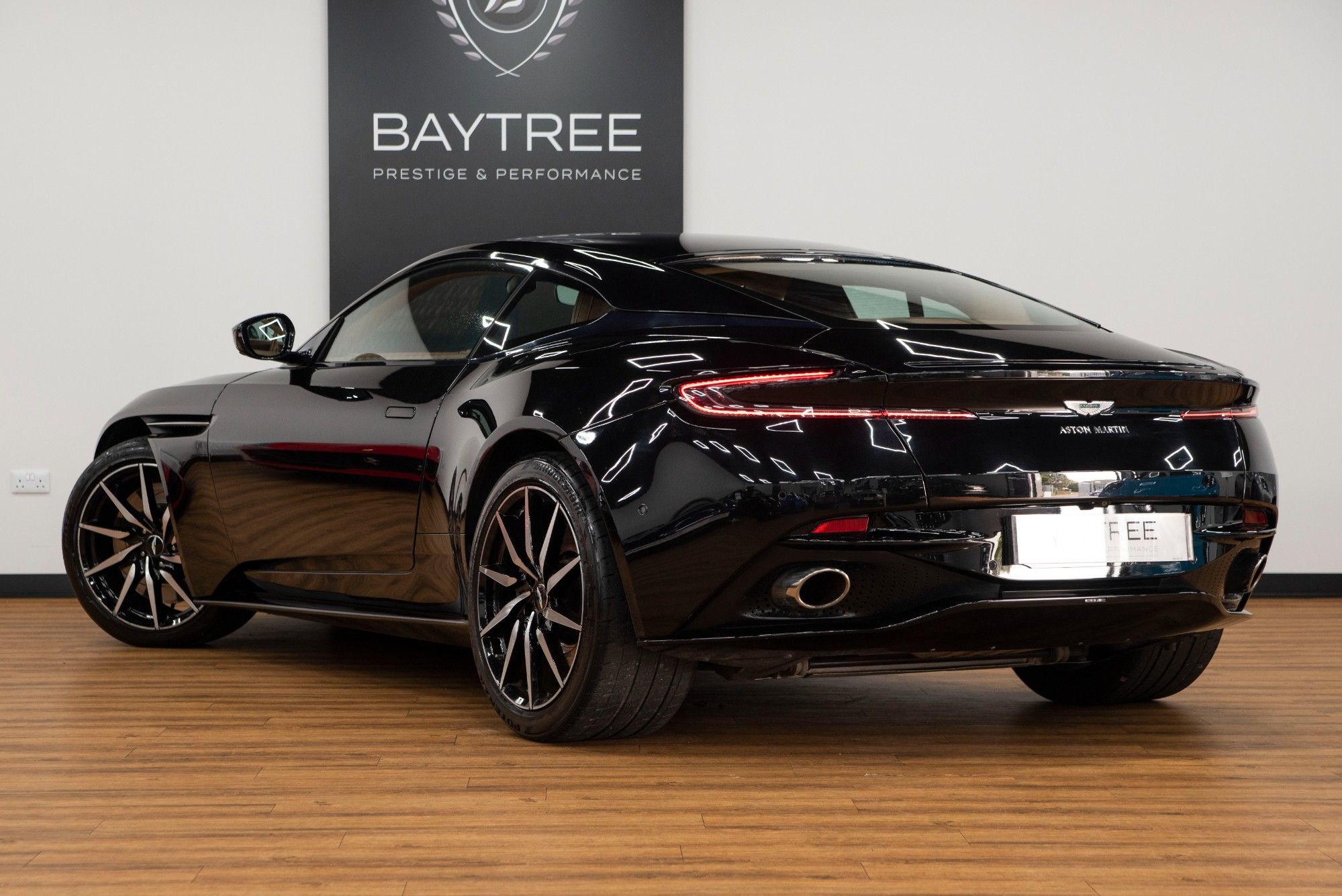 USED 2019 68 ASTON MARTIN DB11 4.0 V8 