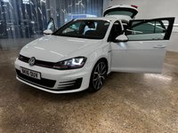 USED 2016 16 VOLKSWAGEN GOLF 2.0 GTI PERFORMANCE DSG 5d 226 BHP A LOW MILES GREAT SERVICE HISTORY WITH FACTORY EXTRAS.