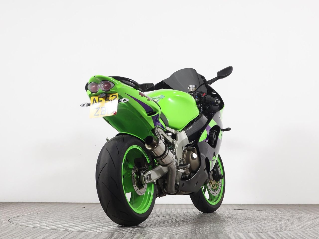 【中古】 Awakened Rainforest 2002 KAWASAKI ZX-9R GREEN with 17400 miles - Used Motorbikes