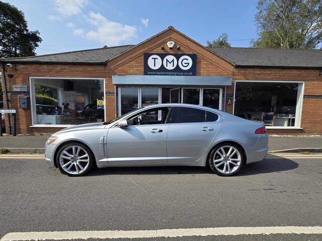 2010 XF 3.0 V6 PREMIUM LUXURY 4D 240 BHP LOCATED IN FARNDON ROAD, NEWARK... photo