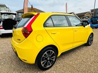 USED 2017 67 MG 3 1.5 STYLE PLUS VTI-TECH 5d 106 BHP Stunning, Bright Yellow with a Full Service history