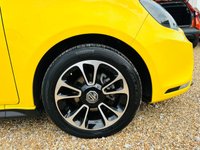 USED 2017 67 MG 3 1.5 STYLE PLUS VTI-TECH 5d 106 BHP Stunning, Bright Yellow with a Full Service history