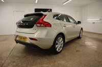 USED 2018 68 VOLVO V40 2.0 T3 INSCRIPTION 5d 151 BHP WITH FACTORY EXTRAS, A GREAT SERVICE HISTORY AND STUNNING INTERIO THIS MUST BEEN SEEN