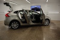 USED 2018 68 VOLVO V40 2.0 T3 INSCRIPTION 5d 151 BHP WITH FACTORY EXTRAS, A GREAT SERVICE HISTORY AND STUNNING INTERIO THIS MUST BEEN SEEN