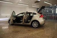 USED 2018 68 VOLVO V40 2.0 T3 INSCRIPTION 5d 151 BHP WITH FACTORY EXTRAS, A GREAT SERVICE HISTORY AND STUNNING INTERIO THIS MUST BEEN SEEN