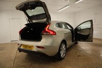 USED 2018 68 VOLVO V40 2.0 T3 INSCRIPTION 5d 151 BHP WITH FACTORY EXTRAS, A GREAT SERVICE HISTORY AND STUNNING INTERIO THIS MUST BEEN SEEN