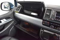 USED 2017 67 VOLKSWAGEN CARAVELLE 2.0 EXECUTIVE TDI BMT 5d 148 BHP Heated Electric Seats, Sat Nav