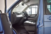 USED 2017 67 VOLKSWAGEN CARAVELLE 2.0 EXECUTIVE TDI BMT 5d 148 BHP Heated Electric Seats, Sat Nav