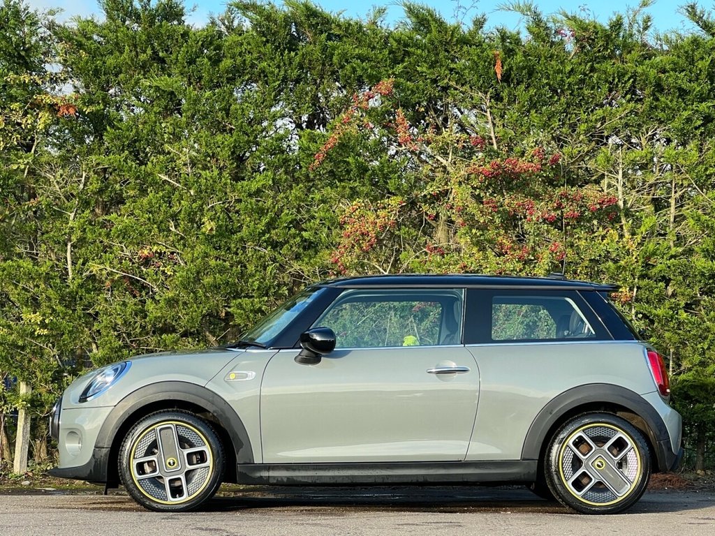 2020 MINI Hatch Cooper Cooper S Level 1 £15,990