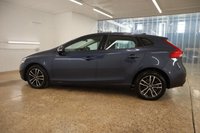 USED 2019 19 VOLVO V40 2.0 D2 MOMENTUM NAV PLUS 5d 118 BHP PACKED WITH FACTORY EXTRAS WITH ONE OWNER FROM NEW AND VOLVO SERVICE HISTORY