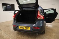 USED 2019 19 VOLVO V40 2.0 D2 MOMENTUM NAV PLUS 5d 118 BHP PACKED WITH FACTORY EXTRAS WITH ONE OWNER FROM NEW AND VOLVO SERVICE HISTORY
