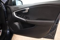 USED 2019 19 VOLVO V40 2.0 D2 MOMENTUM NAV PLUS 5d 118 BHP PACKED WITH FACTORY EXTRAS WITH ONE OWNER FROM NEW AND VOLVO SERVICE HISTORY